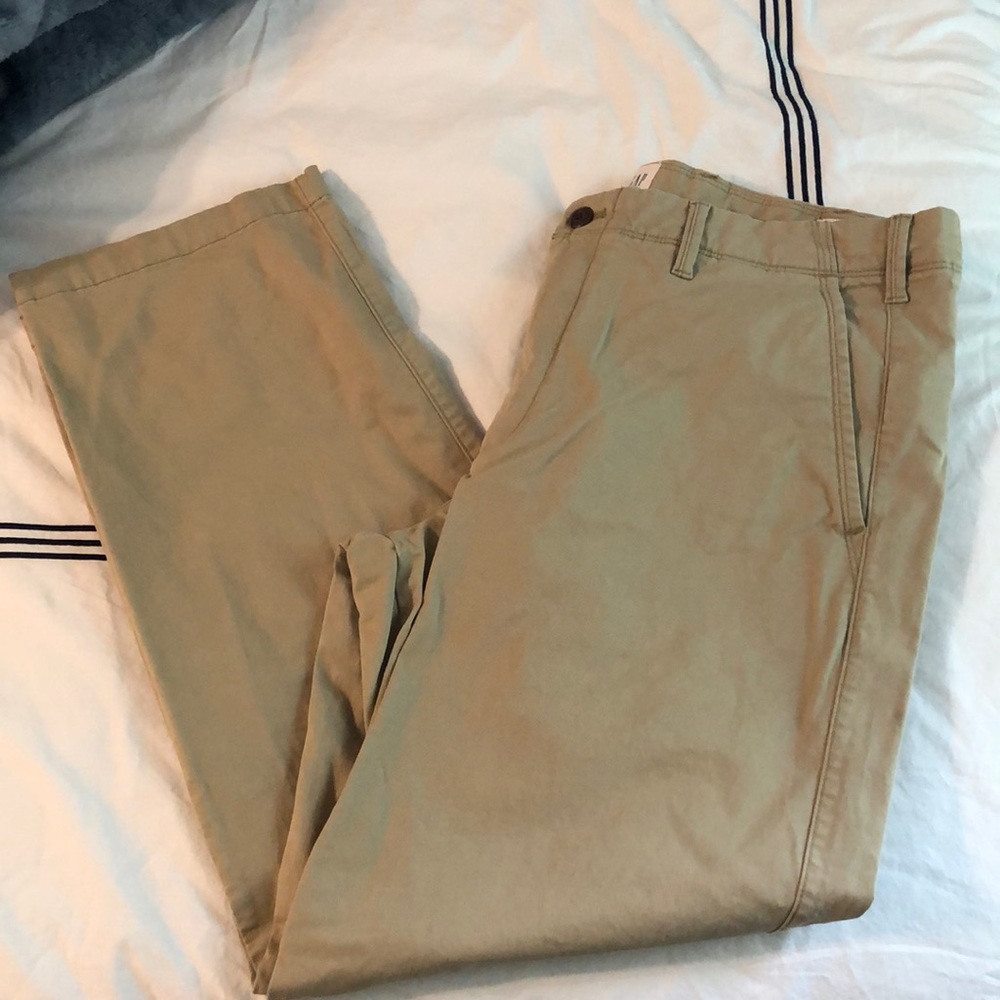 Gap, Men's Khakis Relaxed fit size 36 X 32